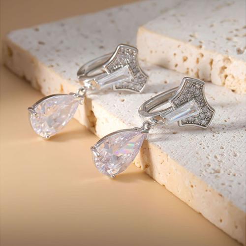Messing Tropfen Ohrring, plattiert, Micro pave Zirkonia & für Frau, Silberfarbe, 12x28mm, verkauft von PC