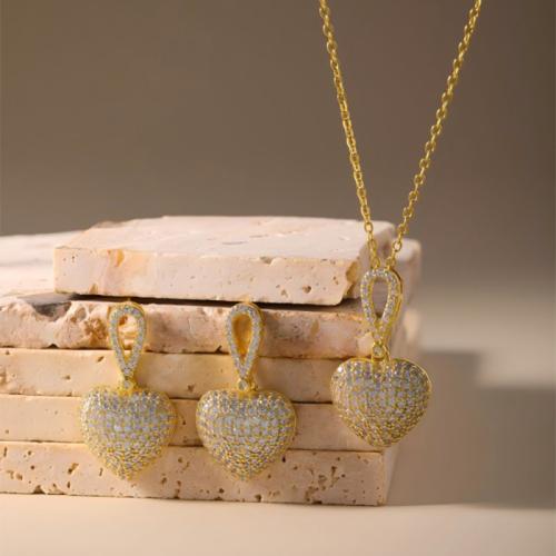 metal Conjunto de joya, pendiente & collar, Corazón, chapado, 2 piezas & micro arcilla de zirconia cúbica & para mujer, más colores para la opción, Vendido por Set