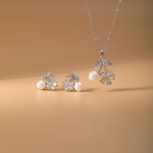 metal Conjunto de joya, Pendiente de stud & collar, con Perlas plásticas, Flor, chapado, 2 piezas & micro arcilla de zirconia cúbica & para mujer, plateado, Vendido por Set