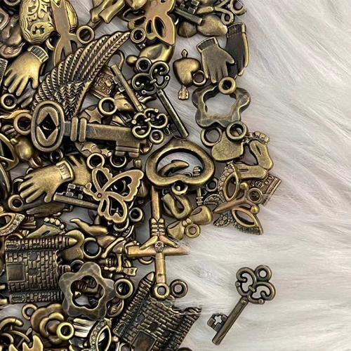 Pendentifs en plastique de couleur opaque, la couleur plaquée laiton antique, envoyé au hasard & modèle mixte & DIY, pendant length 10-30mm, Vendu par sol