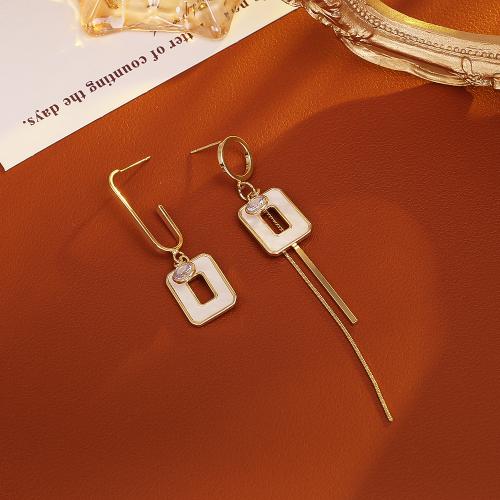 Асимметричные серьги, Латунь, с жемчужный устрица, плакированный настоящим золотом, инкрустированное микро кубического циркония & Женский & отверстие, продается Пара