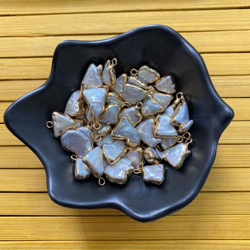 Pendentifs perlières d'eau douce, perle d'eau douce cultivée, avec alliage de zinc, triangle, Placage de couleur d'or, DIY, pendant size 6x10- Vendu par PC