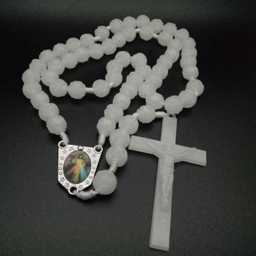 Rosary Necklace, plastique, avec alliage de zinc, croix, bijoux de mode & lumineux, blanc, 15mm Vendu par PC