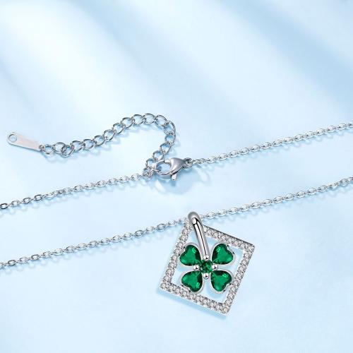 Zirkonia Mikro pflastern Messinghalsketten, Messing, mit Edelstahl Kette, mit Verlängerungskettchen von 5cm, vierblättriges Kleeblatt, Platinfarbe platiniert, Micro pave Zirkonia & für Frau, grün, 21x22mm, Länge:ca. 45 cm, verkauft von Strang