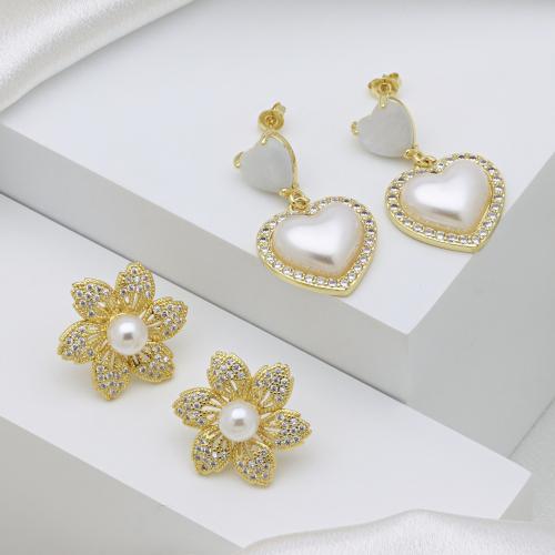Boucles d'oreilles en laiton zircon cubique pavent, avec perle de plastique, Placage de couleur d'or, styles différents pour le choix & pavé de micro zircon & pour femme, plus de couleurs à choisir, Vendu par paire[