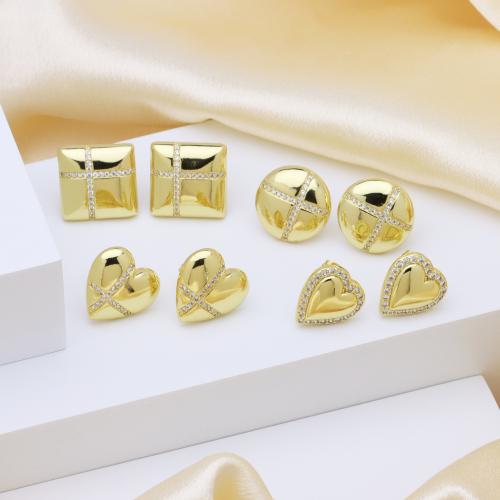 Boucles d'oreilles en laiton zircon cubique pavent, Placage de couleur d'or, styles différents pour le choix & pavé de micro zircon & pour femme, plus de couleurs à choisir, Vendu par paire[