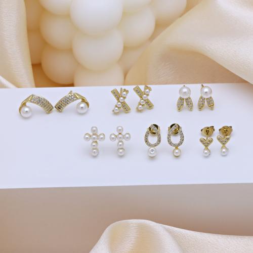 Boucles d'oreilles en laiton zircon cubique pavent, avec perle de plastique, Placage de couleur d'or, styles différents pour le choix & pavé de micro zircon & pour femme, plus de couleurs à choisir, Vendu par paire[