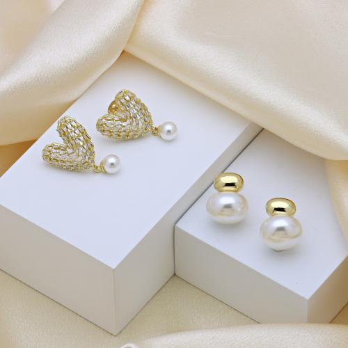 Cubic Zirconia Pendiente Brass Micro Pave, metal, con Perlas plásticas, chapado en color dorado, diferentes estilos para la opción & para mujer & con circonia cúbica, más colores para la opción, Vendido por Par