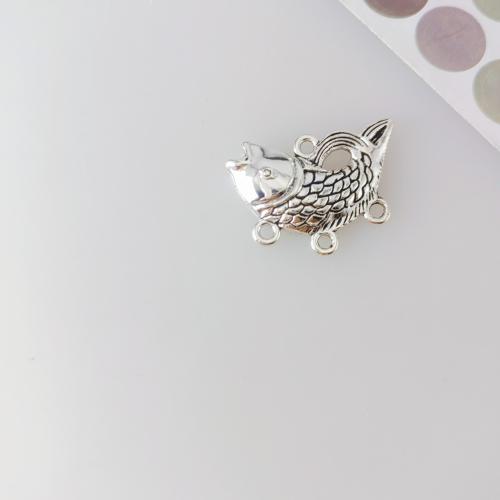 Connecteur de charme en acier inoxydable, alliage de zinc, poisson, Plaqué de couleur d'argent, Vintage & multihole & DIY Vendu par sac