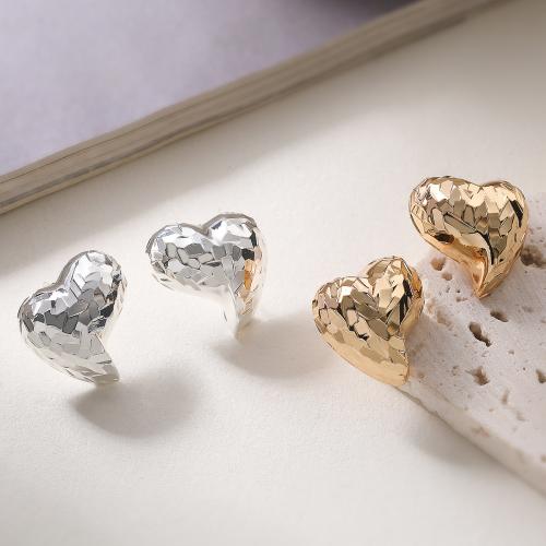 Латуни Стад Серьги, Латунь, Сердце, Другое покрытие, ювелирные изделия моды & Женский, Много цветов для выбора продается Пара