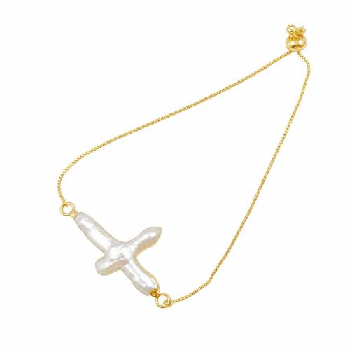 bracelet en laiton de perle d'eau douce cultivée, avec laiton, croix, Placage de couleur d'or, bijoux de mode & pour femme Environ 18.5 cm, Vendu par PC