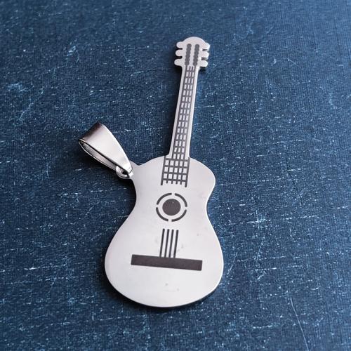 Pendentifs en titane, Acier titane, guitare, poli, DIY, couleur originale Vendu par PC[