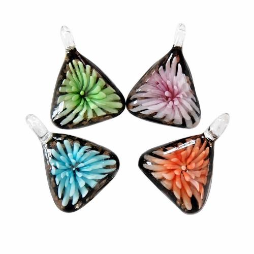 Colgantes de cristal de flor interior, Cristal de murano, Triángulo, arena dorada, más colores para la opción, 35x33x17.5mm, agujero:aproximado 5.5mm, Vendido por UD