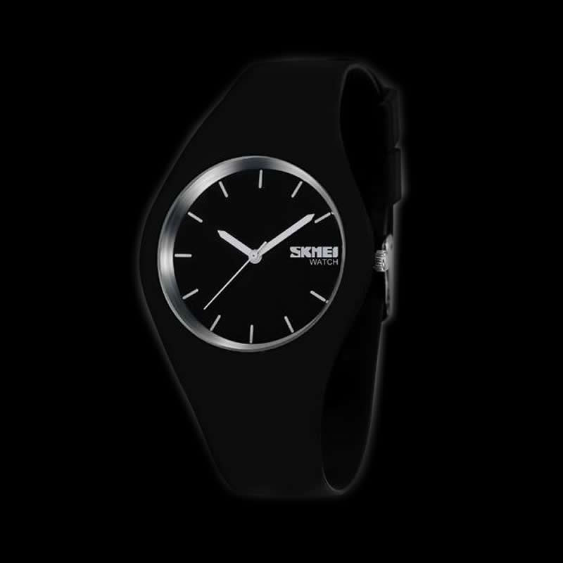 11:black watch with white hands