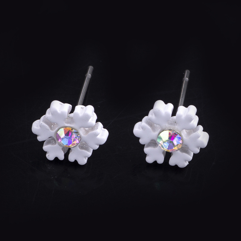 Stud earring, White snowfl