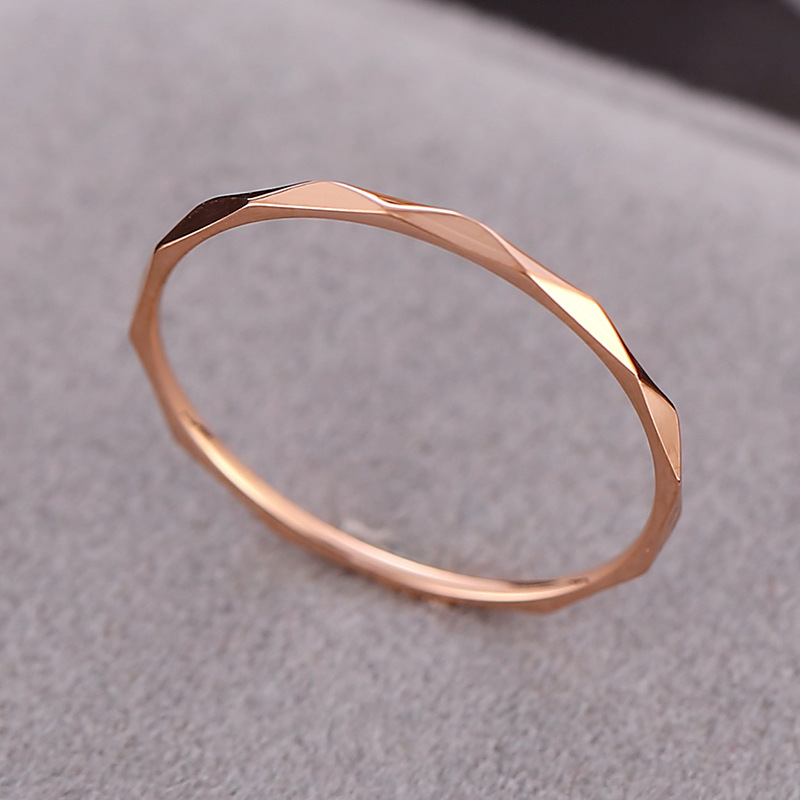 Rose Gold, Mima 8