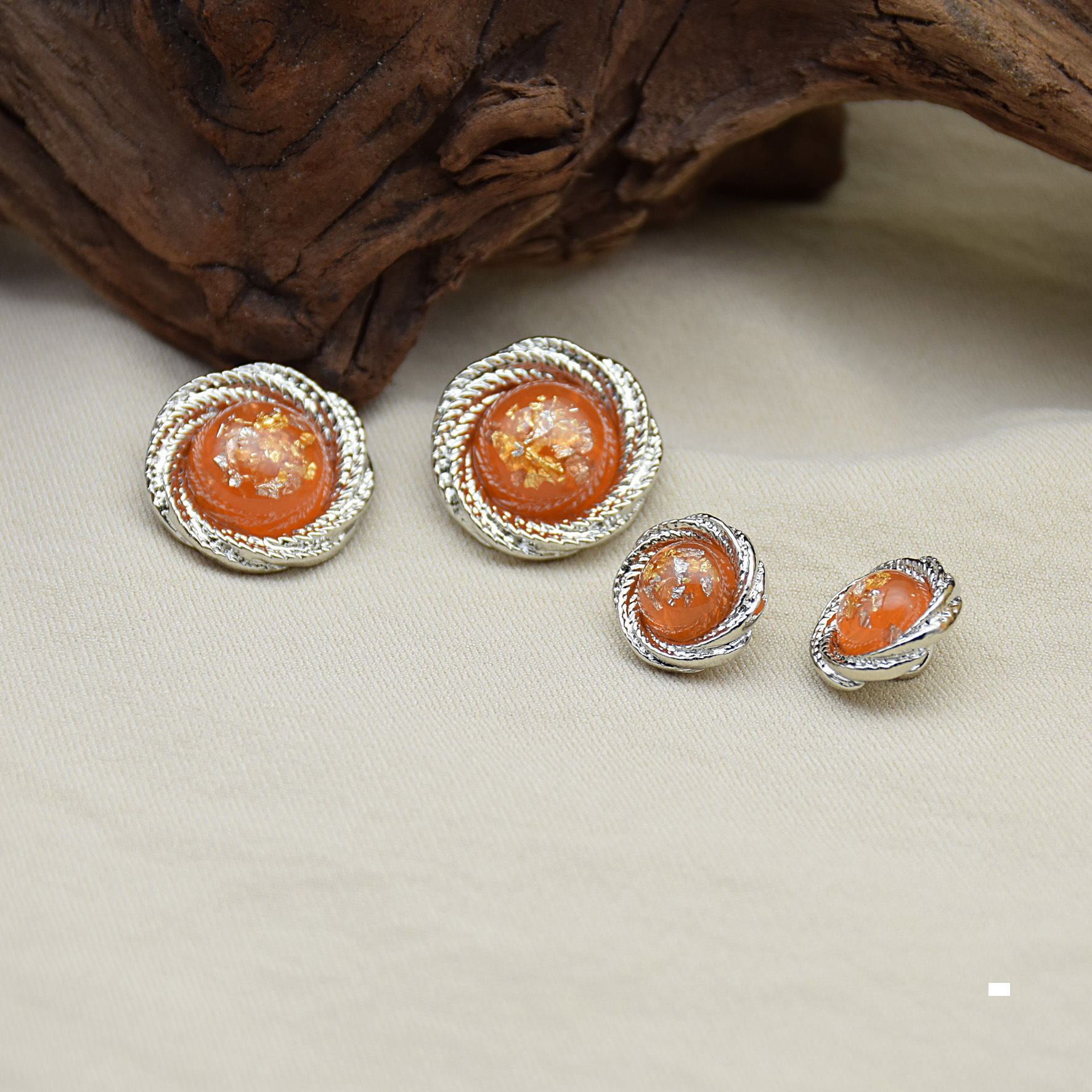 Orange: 14x14mm