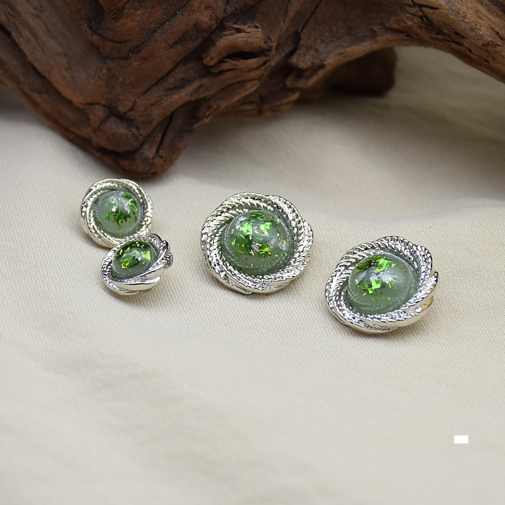 Light green: 14x14mm