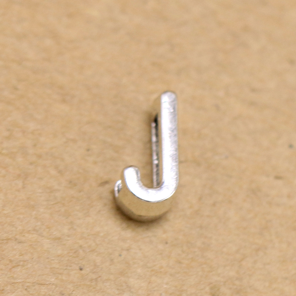 J,4.7x10.7x4mm