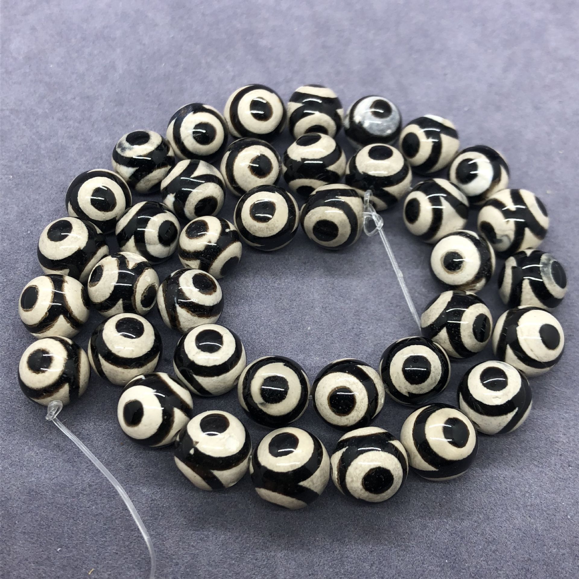 black and white , 6mm（About 63 PCS/Strand）