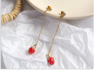 Strawberry earrings3