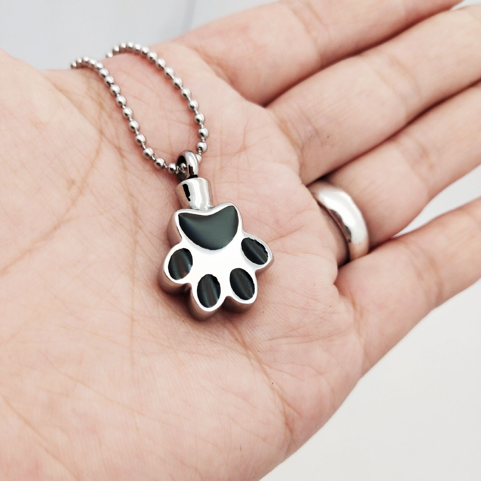 1:Single pendant (black footprint)