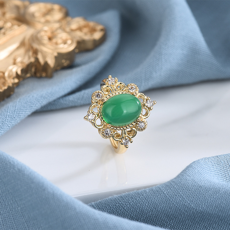 Green chalcedony ring (including main stone)) Adju