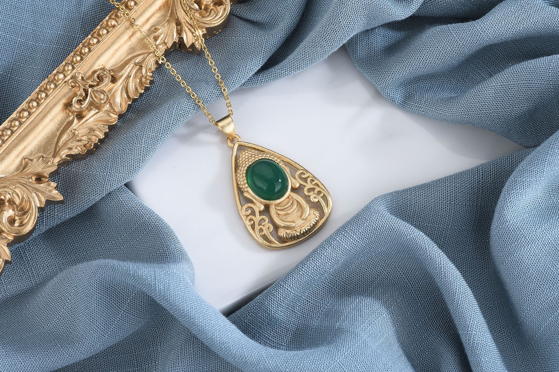 Green Chalcedony Pendant (with main stone without