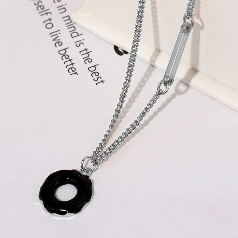 Necklace with pure black