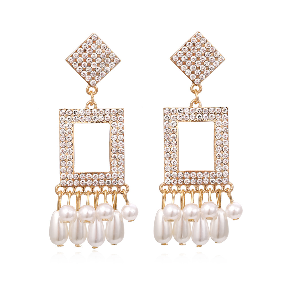 Set with white diamonds