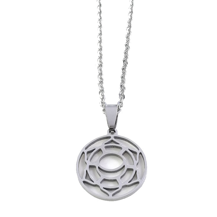 5:Silver pendant with O chain