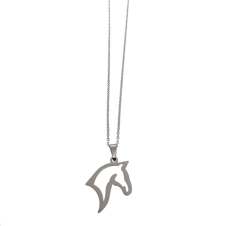 4:Silver pendant with O chain