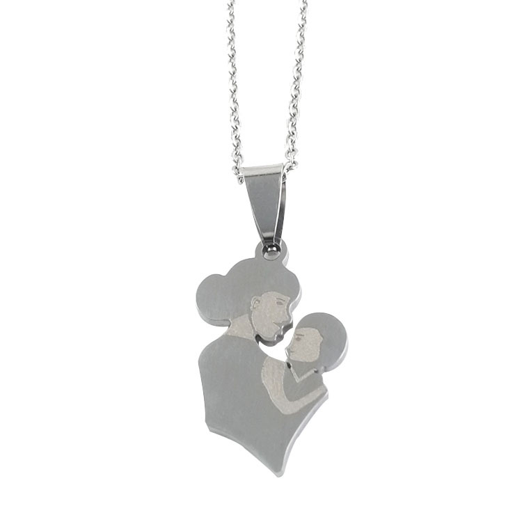 4:Silver pendant with O chain