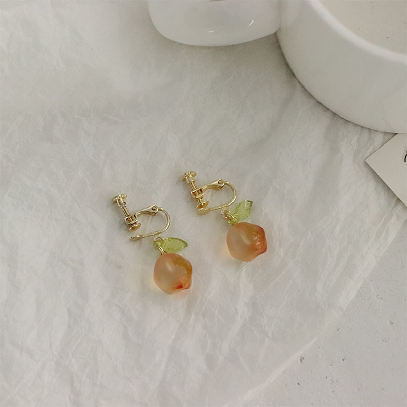 4:orange ear clip