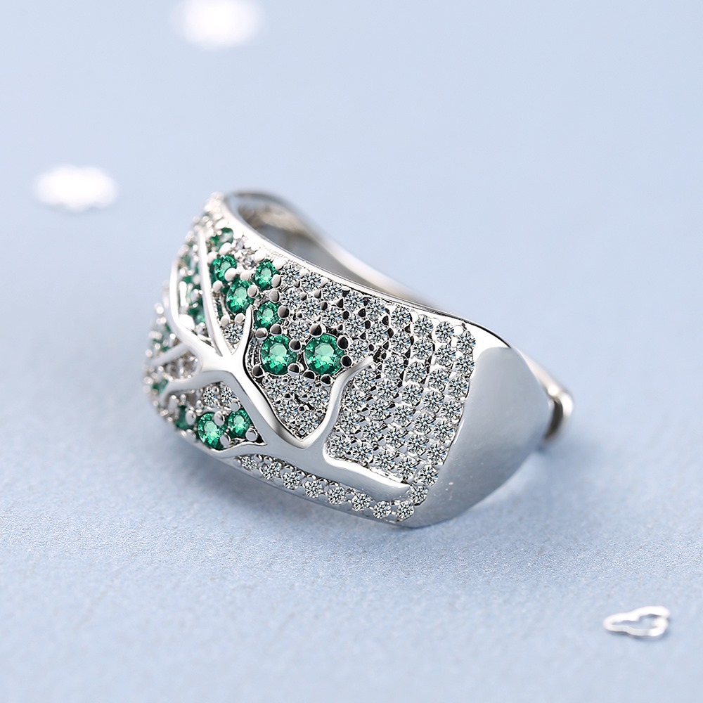 White gold green diamond opening is adjustable