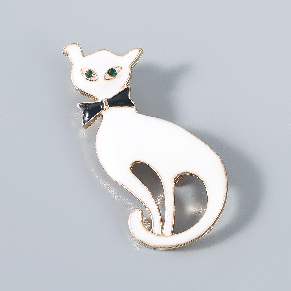 1:White cat