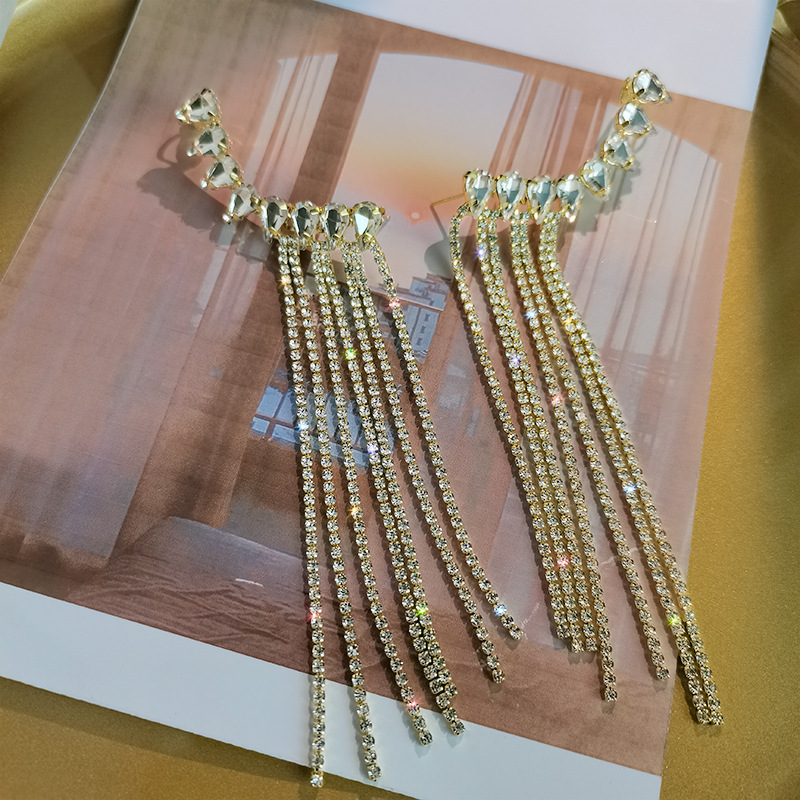 Gold tassel ear clip