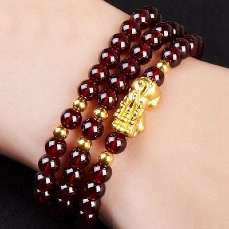 Golden PI xiu + garnet 5.5mm (length 48CM)