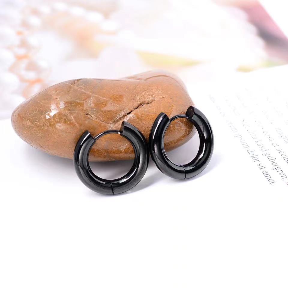 Black one piece 4*12mm