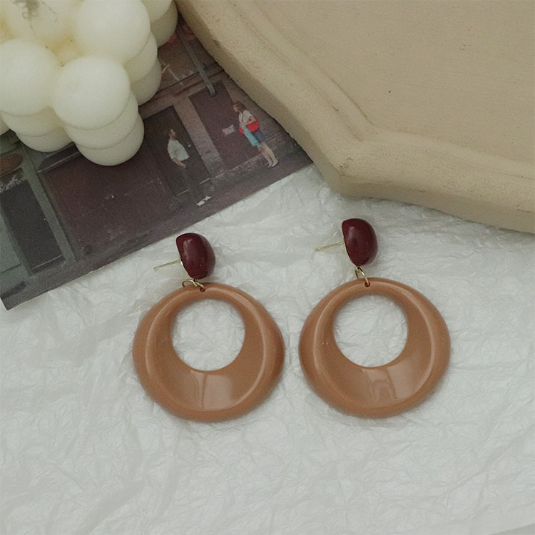 1:khaki ear pin