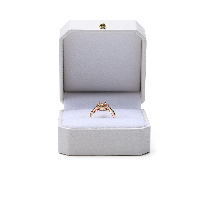 1:beige ring box 7*7*5cm