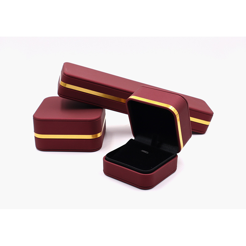 Claret Pendant box 7*7*5.2