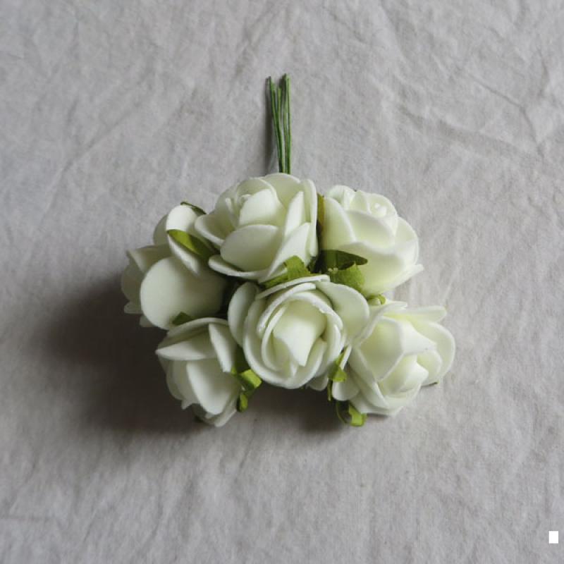 Creamy white (flowers 3-3.5cm in diameter)