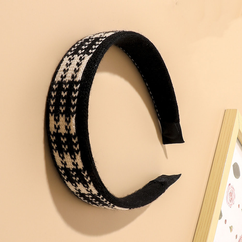 Black and white knitted headband-stripes