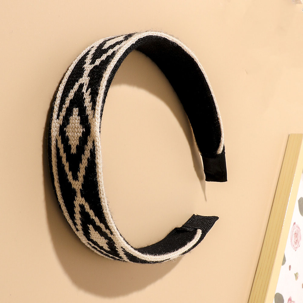 Black and white knitted headband-diamond