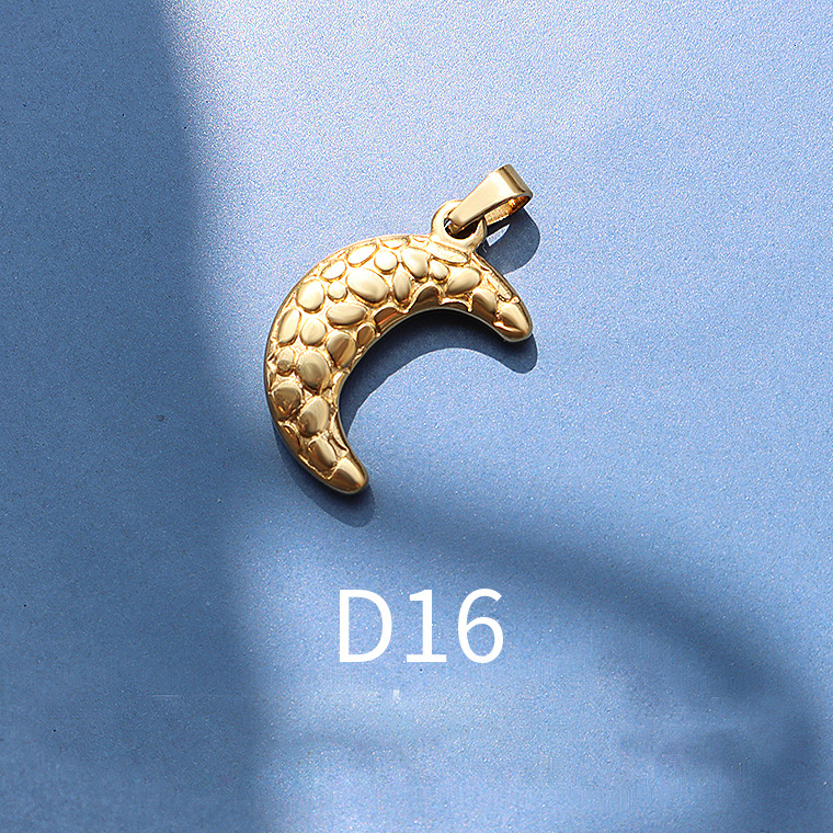 D16 golden pattern moon 1.5x2cm