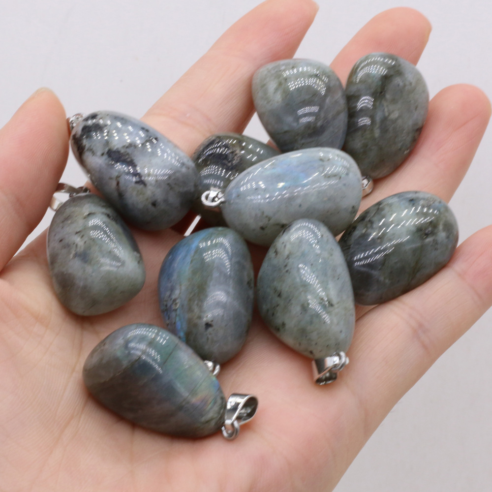 18 labradorite