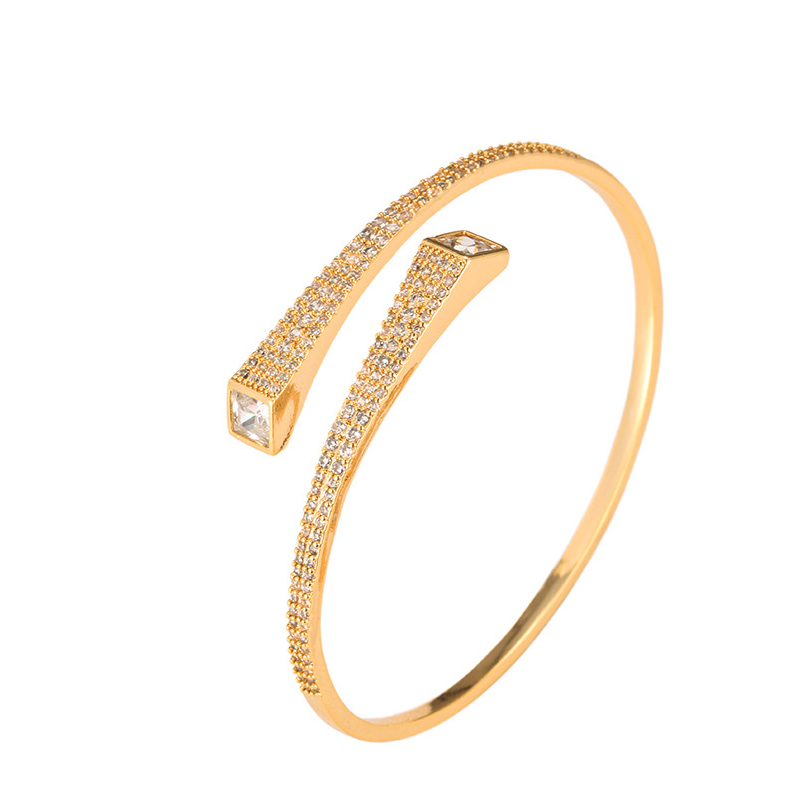 B gold color plated bracelet