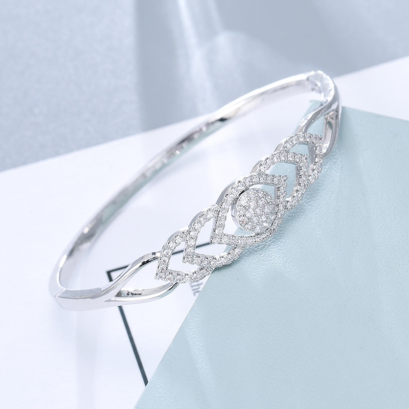 1:A real platinum plated bracelet