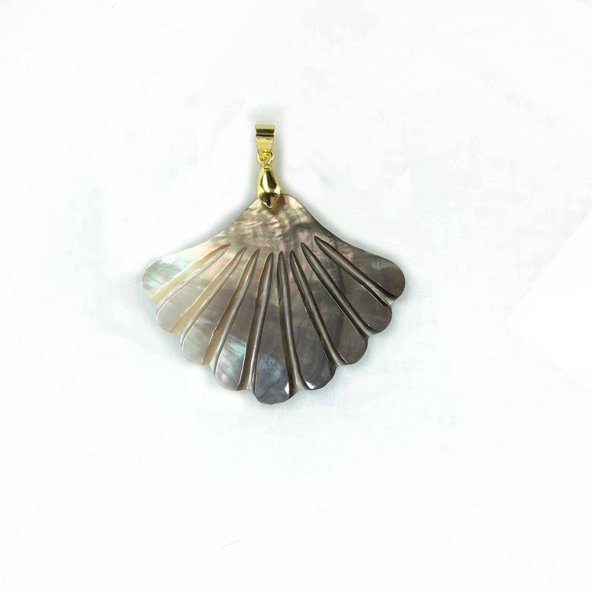 Grey Scallop Scallop (Pendant) 53.5x2.3x61.5mm